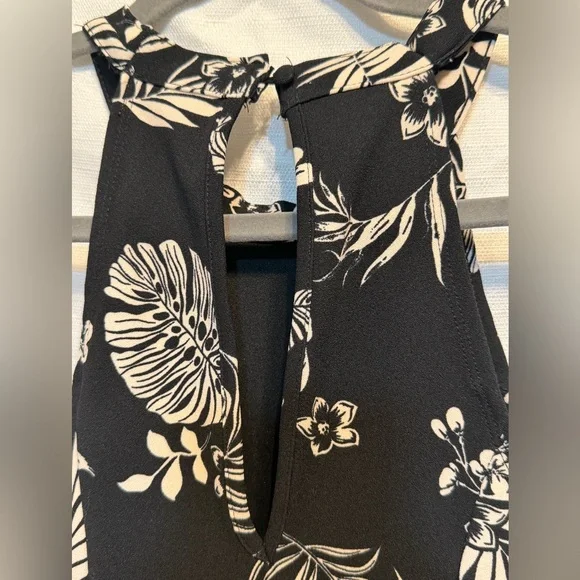 Elegant Black and White Floral Romper W/ Cutouts - Picture 4 of 6